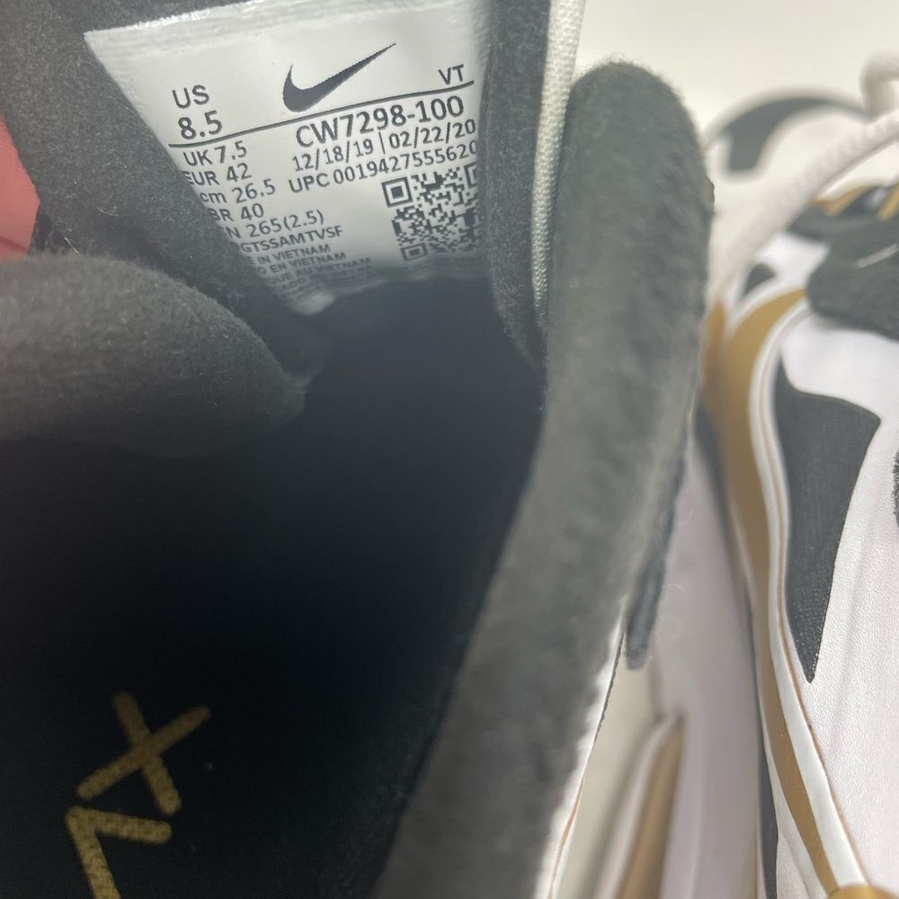 NIKE 2020 AIR MAX 270 REACT WHITE / METALLIC GOLD / BLACK MENS 8.5 CW7298 100 - Picture 7 of 7
